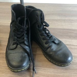 LAST CHANCE - Dr. Martens boots
